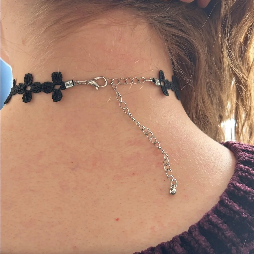 Black Floral Lace Choker Necklace - Women Jewelry - Picture 3 of 3